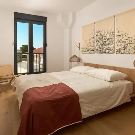 Apartment Manere Grohote